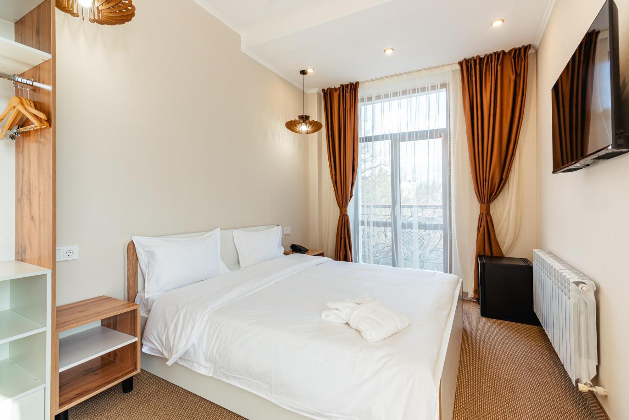Aykun Hotel Almaty Ngoại thất bức ảnh